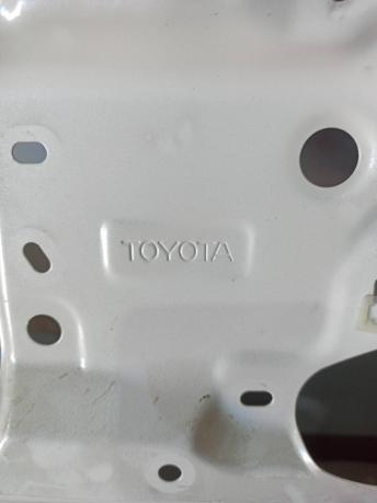 Дверь багажника верхняя Toyota Land Cruiser 200 6700560G60