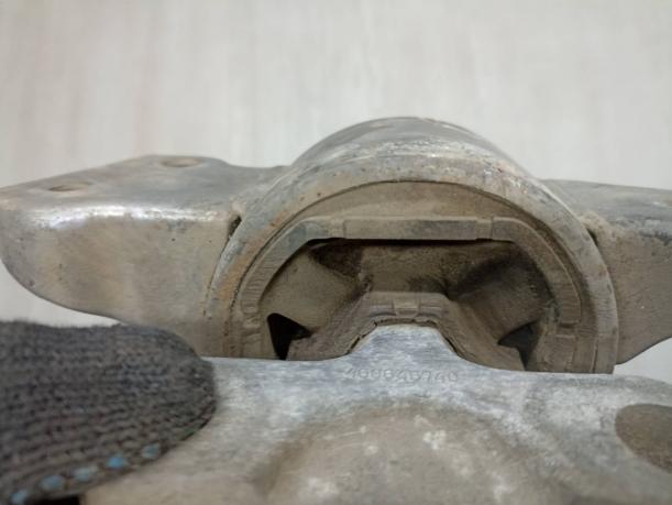Опора двигателя правая Opel Corsa D 468646740