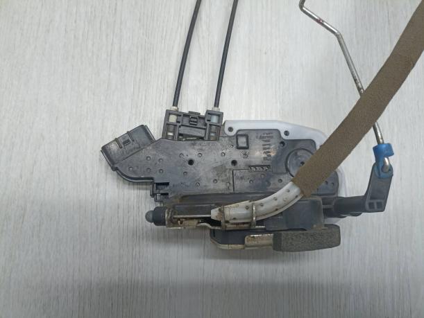 Замок двери передней левой Nissan Almera G15 805014AA0C