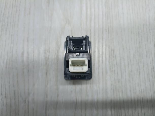 Разъем USB AUX Ниссан Х-Трейл т32 280234BA0B