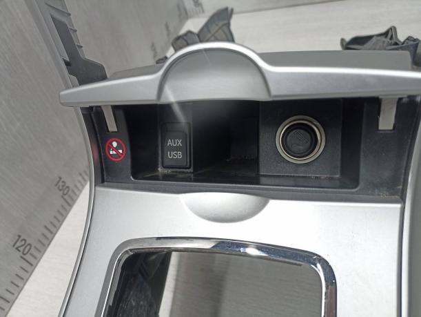 центральная консоль Toyota Corolla E150 5891012401B0