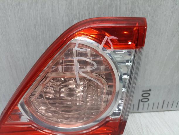 Фонарь задний правый внутренний Toyota Corolla E15 8158112180
