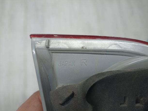 Фонарь задний правый внутренний Toyota Corolla E15 8158112180
