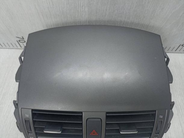 Дефлектор центральный Toyota Corolla E150 5567012591