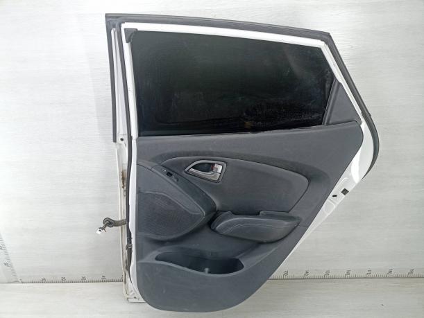 Дверь задняя правая в сборе Hyundai ix35 белая 770042Y011