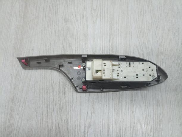 Блок управления стеклами Toyota Corolla E150 8482012520