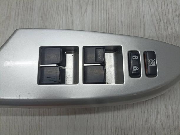 Блок управления стеклами Toyota Corolla E150 8482012520
