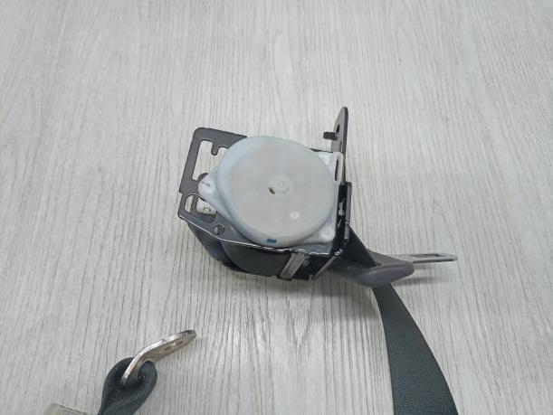 Ремень безопасности задний Toyota Corolla E150 7336012850B1