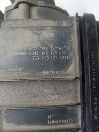 Корпус воздушного фильтра на Фольксваген Пассат Б6 1K0129607C