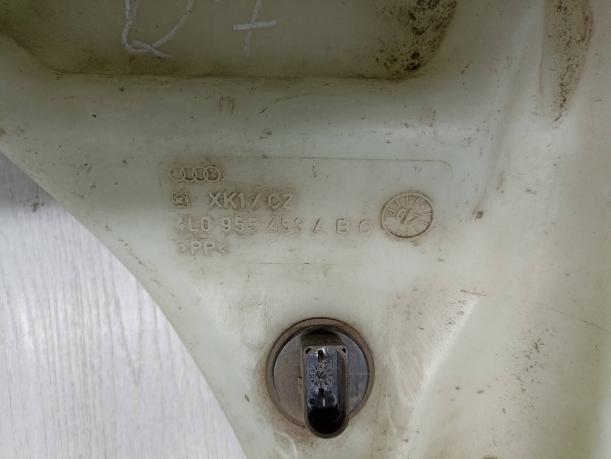  Бачок омывателя на Ауди Ку7  4L0955453