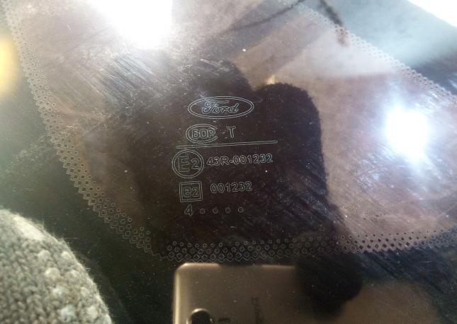  Стекло кузовное глухое левое на Форд Фокус  98ABF29701CA