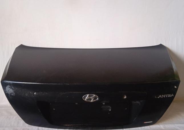 Крышка багажника Hyundai Elantra III (XD) 692002D140