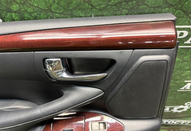 Обшивка боковой двери задняя левая Lexus Lx570 67640-60C10-A0