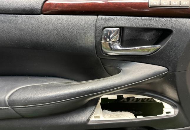 Обшивка боковой двери передняя левая Lexus Lx570 67620-60D50-C4