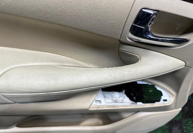 Обшивка боковой двери передняя левая Lexus Lx570 67620-60D70-A0