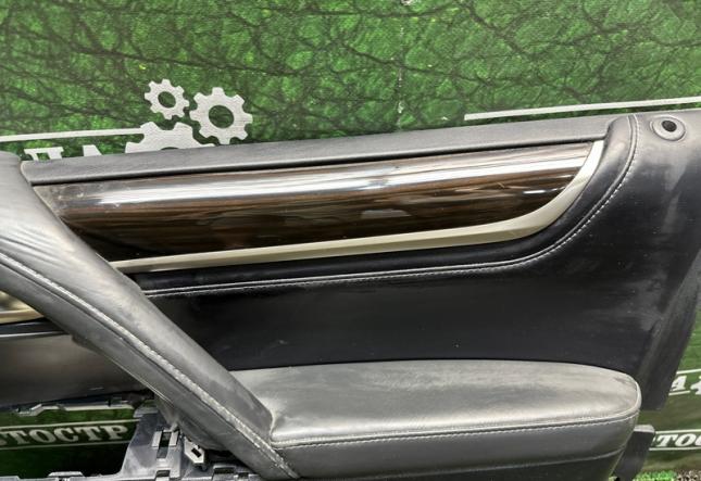 Обшивка боковой двери передняя правая Lexus Lx 67610-60X00-C1