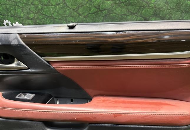 Обшивка боковой двери задняя правая Lexus Lx 67630-60S20-C0