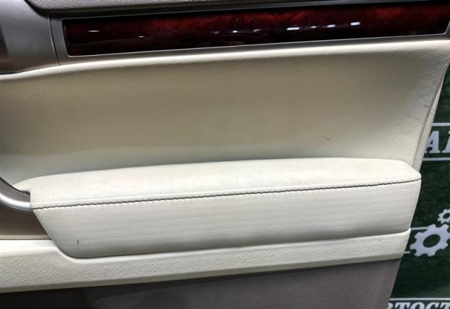Обшивка боковой двери передняя правая Lexus Gx460 67610-60F70-C1