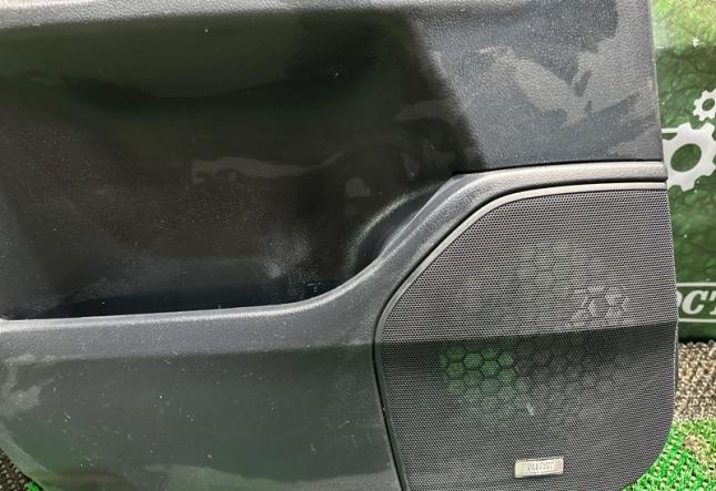 Обшивка боковой двери задняя левая Lexus Lx 67630-60R80-C0