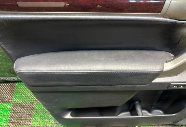 Обшивка боковой двери передняя левая Lexus Gx460 67620-60G20-C0