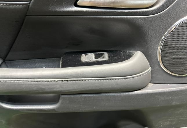 Обшивка боковой двери задняя левая Lexus Lx 67640-60R80-C9