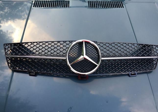 Решетка радиатора Mercedes CLS W219 