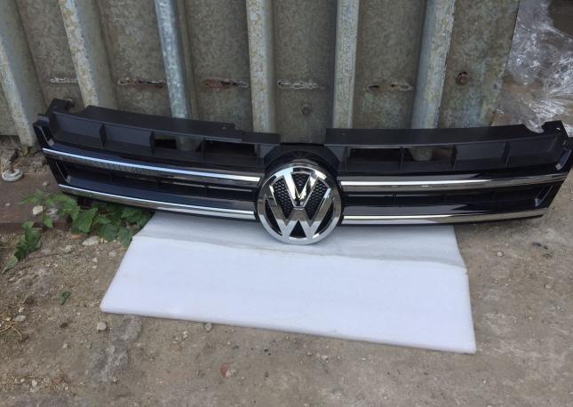 Решетка радиатора Volkswagen Touareg NF новая в ид 