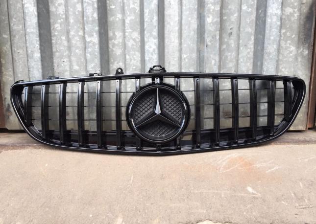 Mercedes 218 CLS Black решетка радиатора 