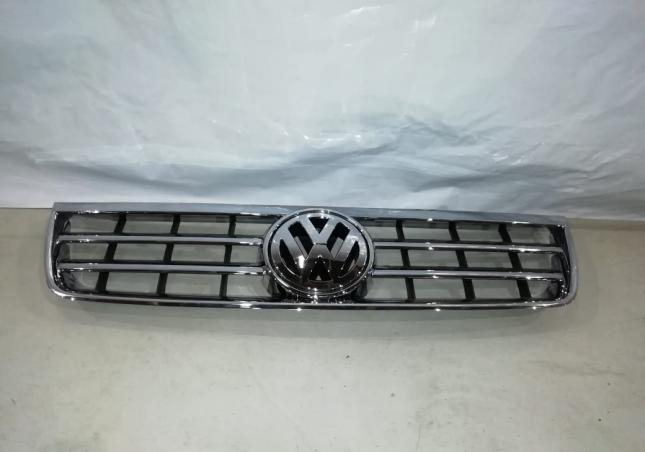 Решетка радиатора Фольксваген Volkswagen Touareg 1 
