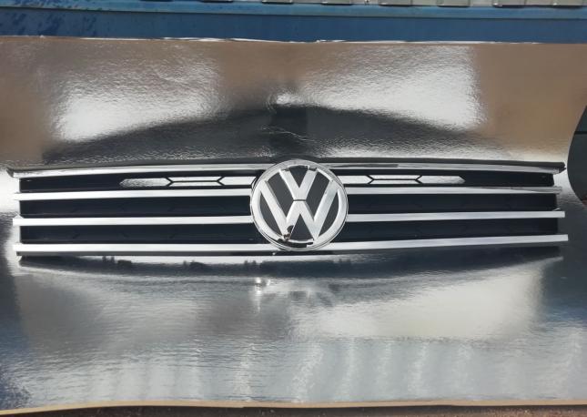 Решетка радиатора Volkswagen Touareg FL 2015 