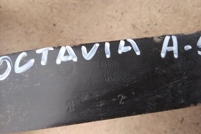 Рычаг поперечный верхний Skoda Octavia A5 5Q0505323C