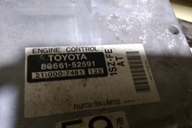 Блок управления двигателем на Toyota Vitz 1sz-fe 8966152591