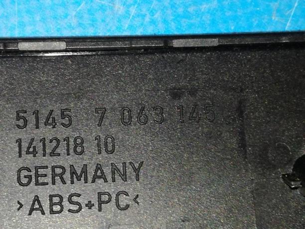Накладка панели приборов средняя BMW 5-серия E60/ 51457063146