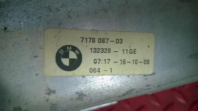 Усилитель переднего бампера  BMW 5-серия E60/E61 51117178087