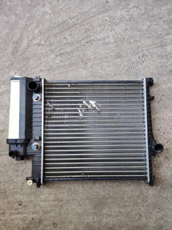 Радиатор охлаждения BMW 5 E39 111111