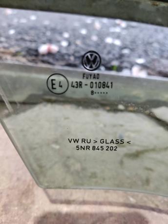 Боковое стекло правое переднее Volkswagen Tiguan 2 5NR845202