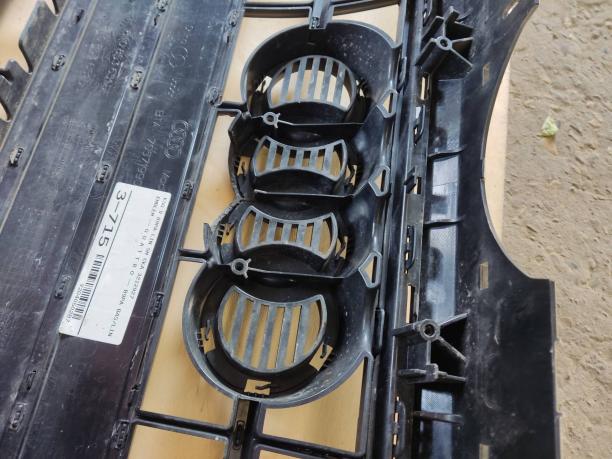 Декоративная решетка радиатора Audi A4 B9 8W0853651DF