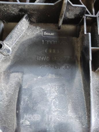 Каркас решетки радиатора Audi A4 B9 8W0807771