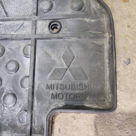 Комплект ковриков Mitsubishi Outlander MZ313187