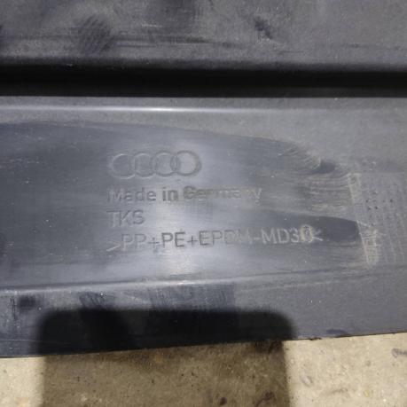 Накладка правого порога Audi Q7 4M0825212F