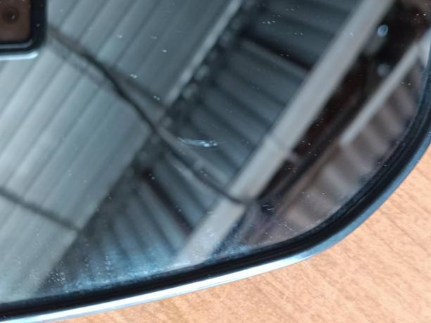 Зеркальный элемент правый Lada Vesta 21818201216