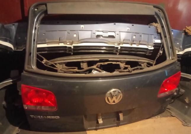Крышка багажника Volkswagen Touareg до 2010г 
