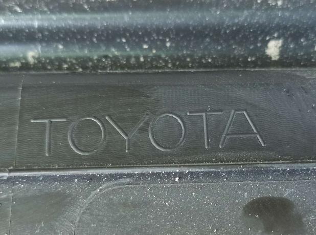 Накладка двери передняя правая Toyota (CA40) рест 75073-42021