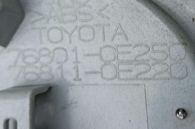 Накладка крышки багажника Toyota Highlander 3 76801-0E250