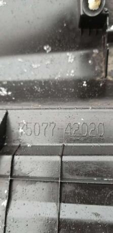 Накладка двери задняя правая Toyota Rav4 (CA40) 75077-42020