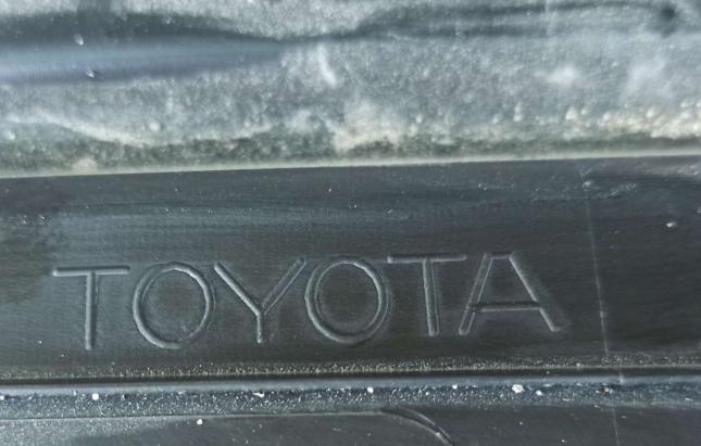 Накладка двери передняя левая Toyota Rav4 (CA40) 75074-42021