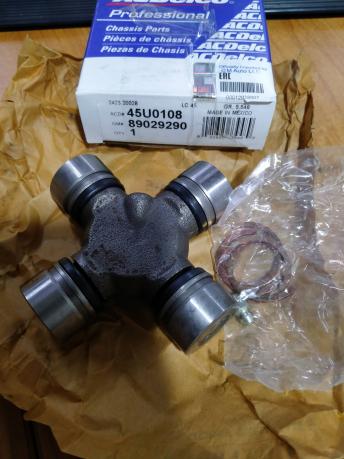 Крестовина кардана Chevrolet Tahoe 45U0108
