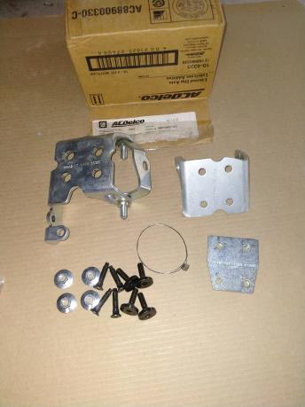 Петля двери левая перед Chevrolet Tahoe 2000-2006 924110