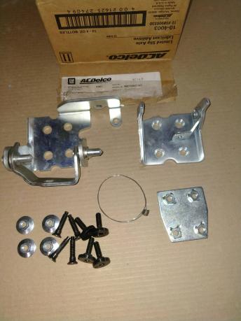 Петля двери левая перед Chevrolet Tahoe 2000-2006 924110