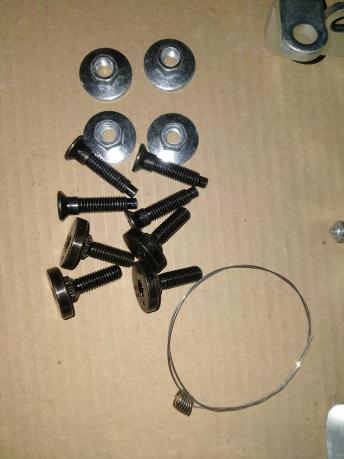 Петля двери левая перед Chevrolet Tahoe 2000-2006 924110
